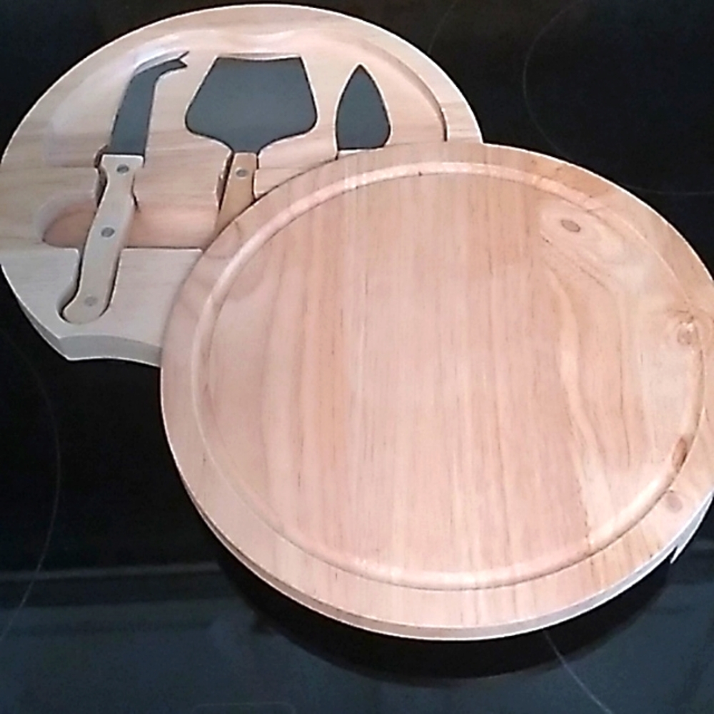 NWOT - Cheese Board and Knife Set